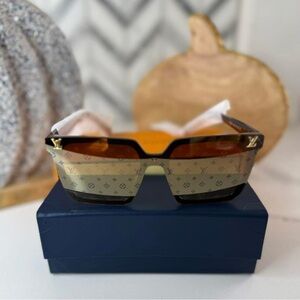 Faux LV sunglasses New with box and case